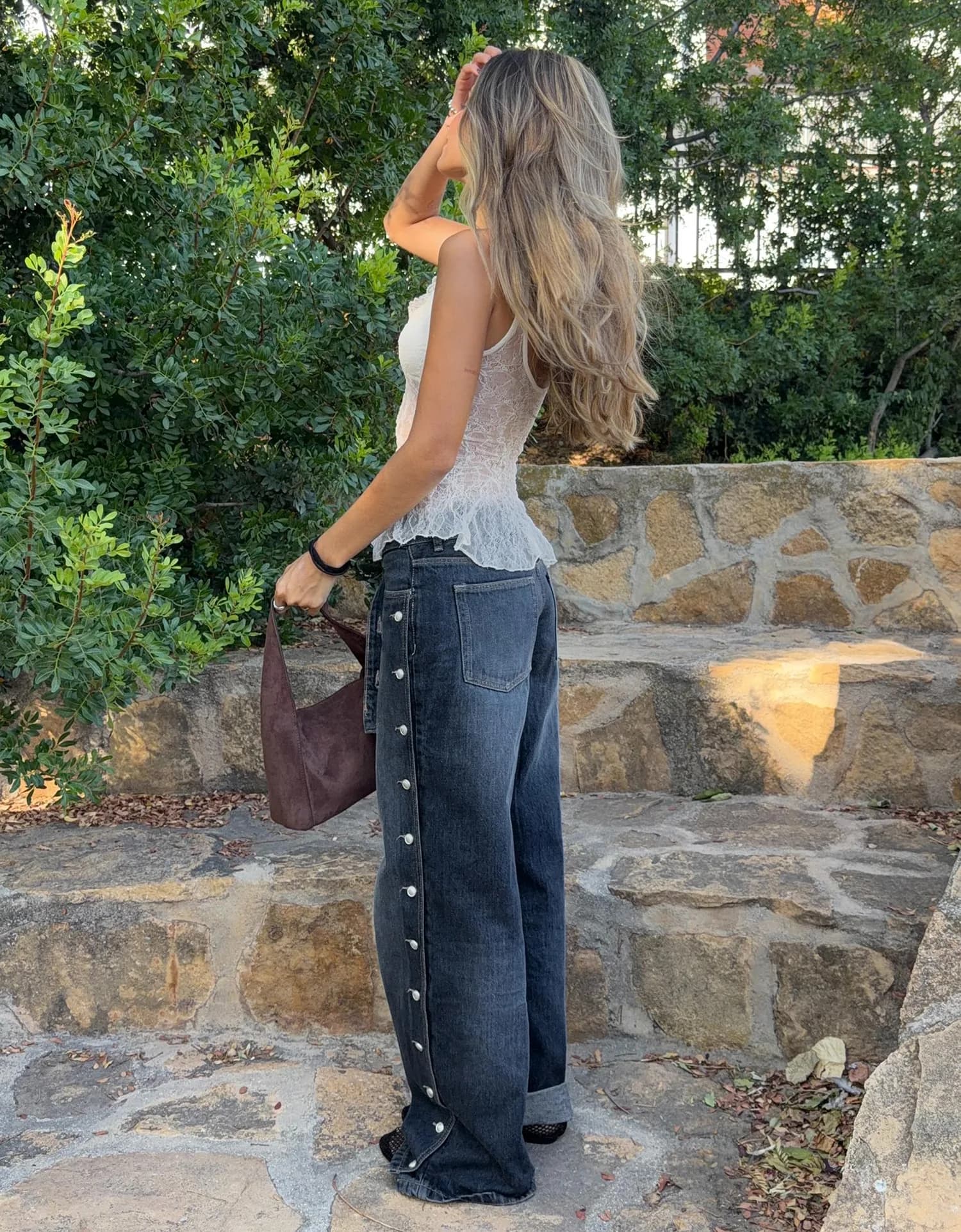 Calça Jeans Reta com Botões Laterais