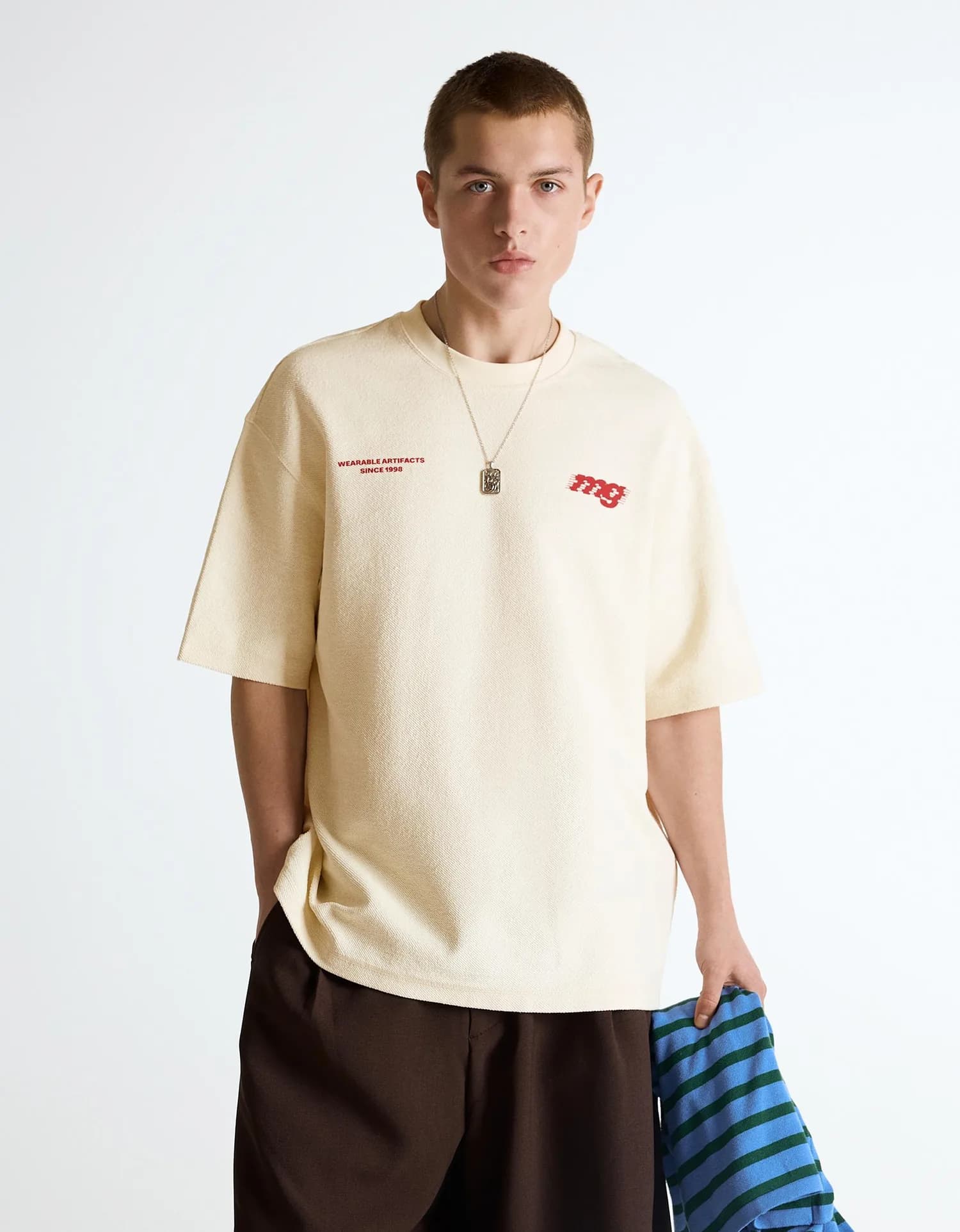 Camiseta de Moletom com Estampas no Peito