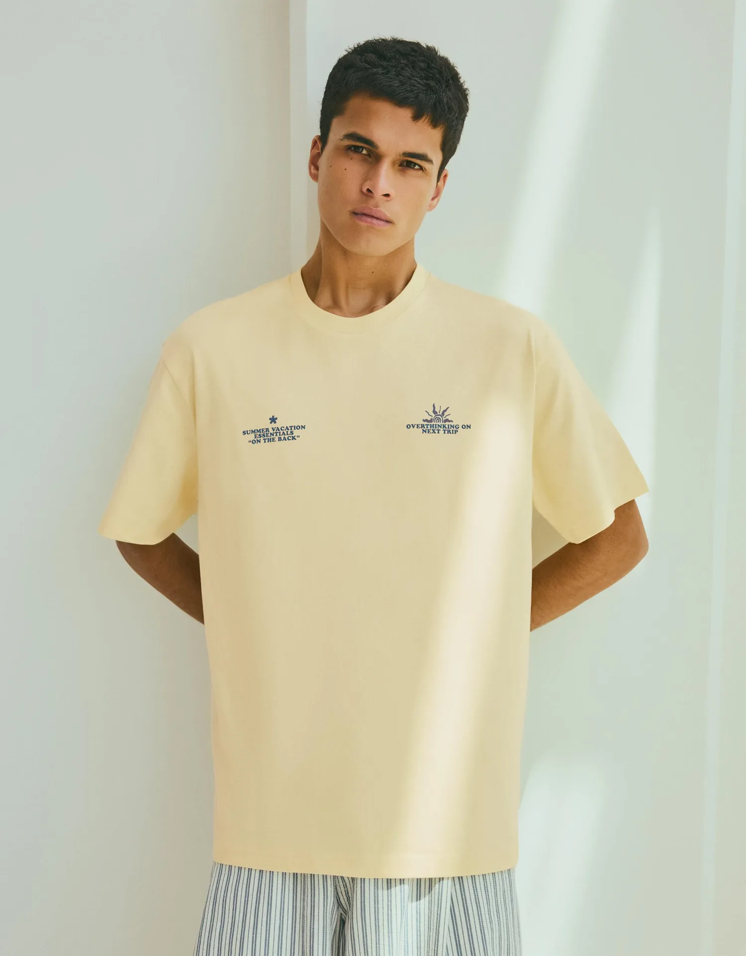 Camiseta com Lista de Praia nas Costas