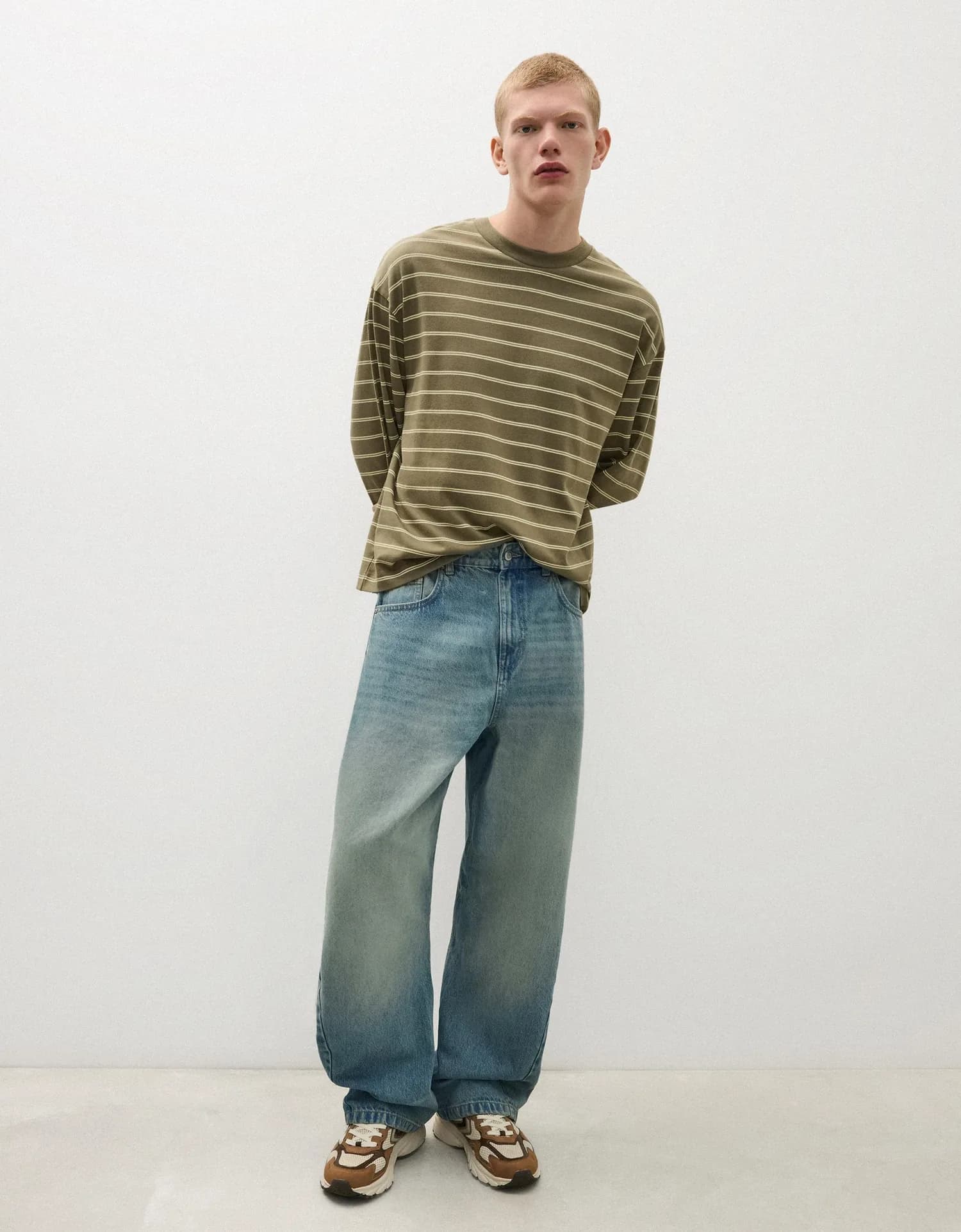 Calça Jeans com Perna Torcida