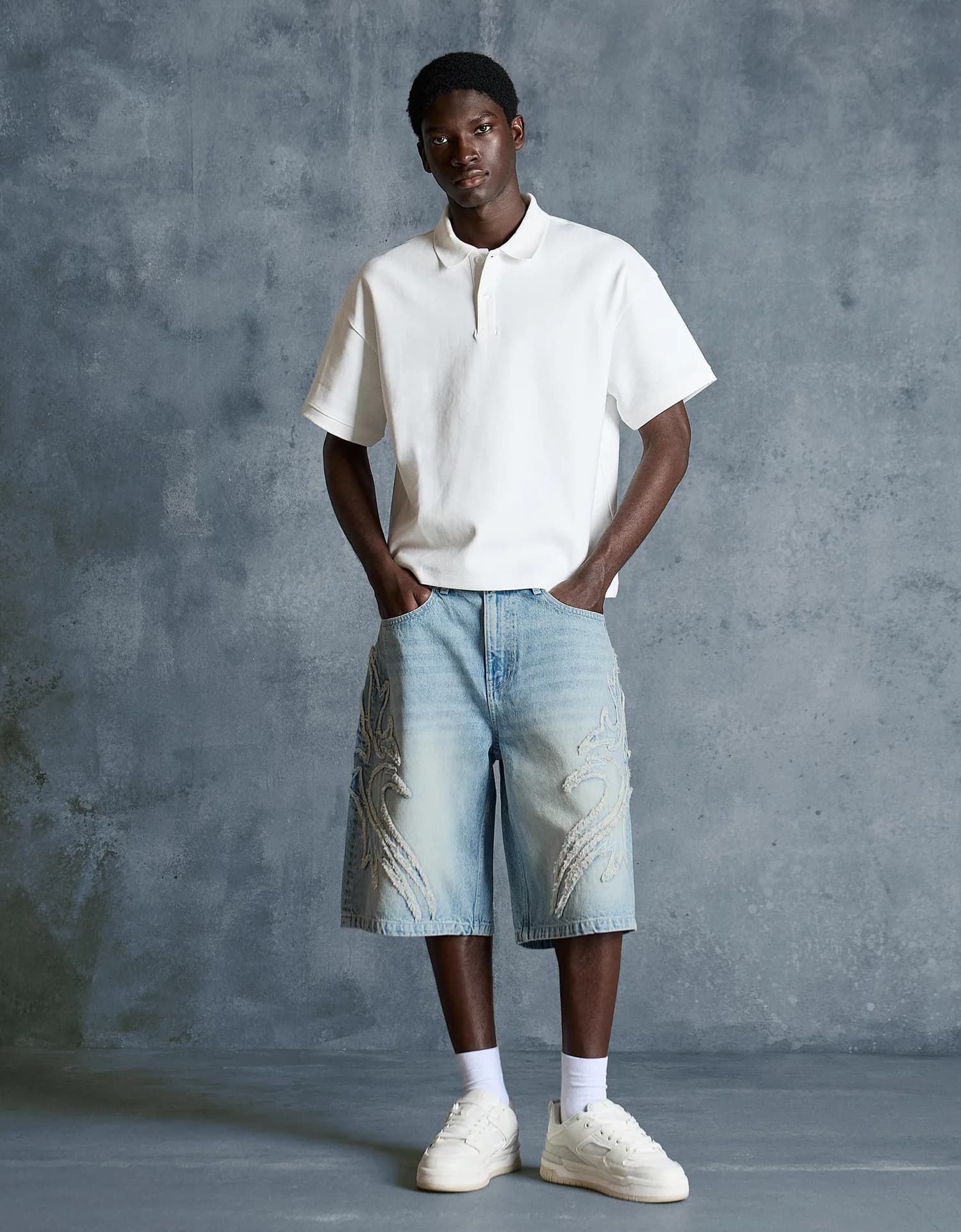 Bermuda Jeans Baggy com Patch Bordado