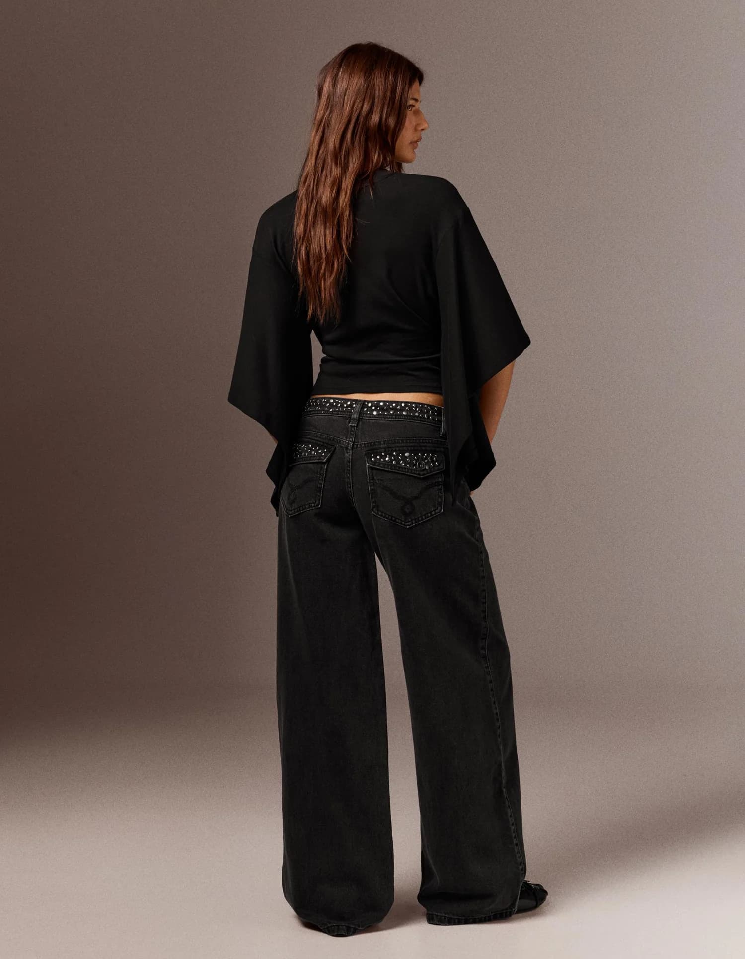 Calça Jeans Straight com Tachas