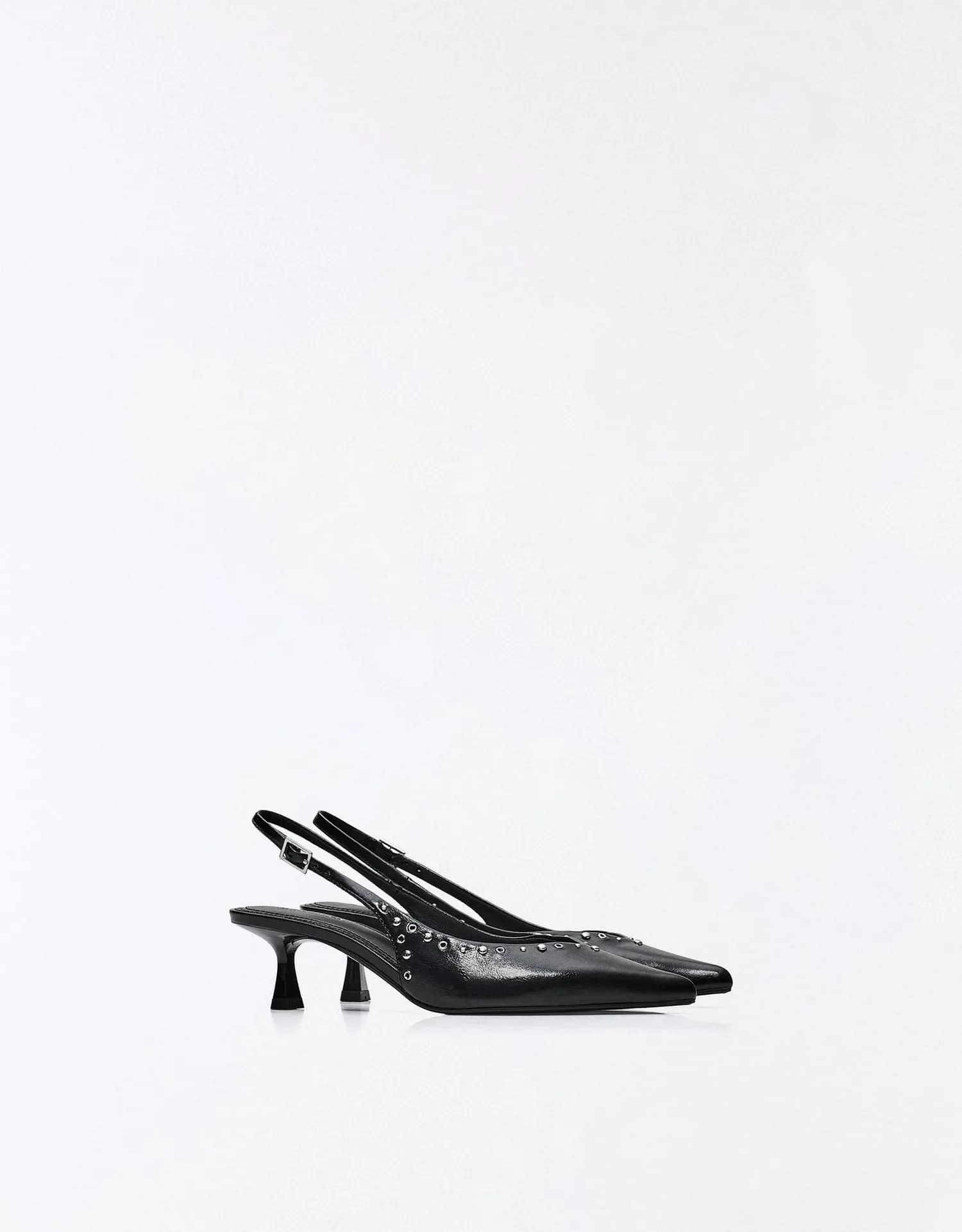 Sapato de Salto Kitten com Tachas
