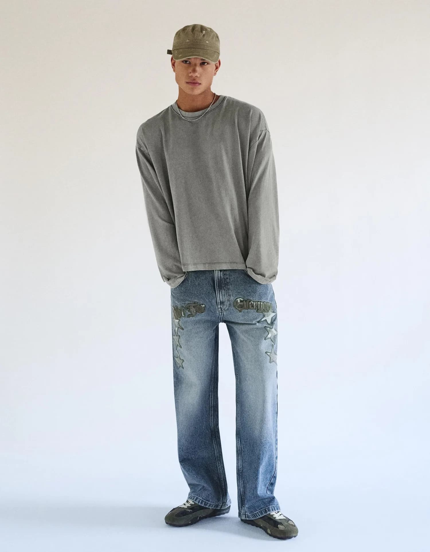 Calça Jeans Super Baggy com Estrelas