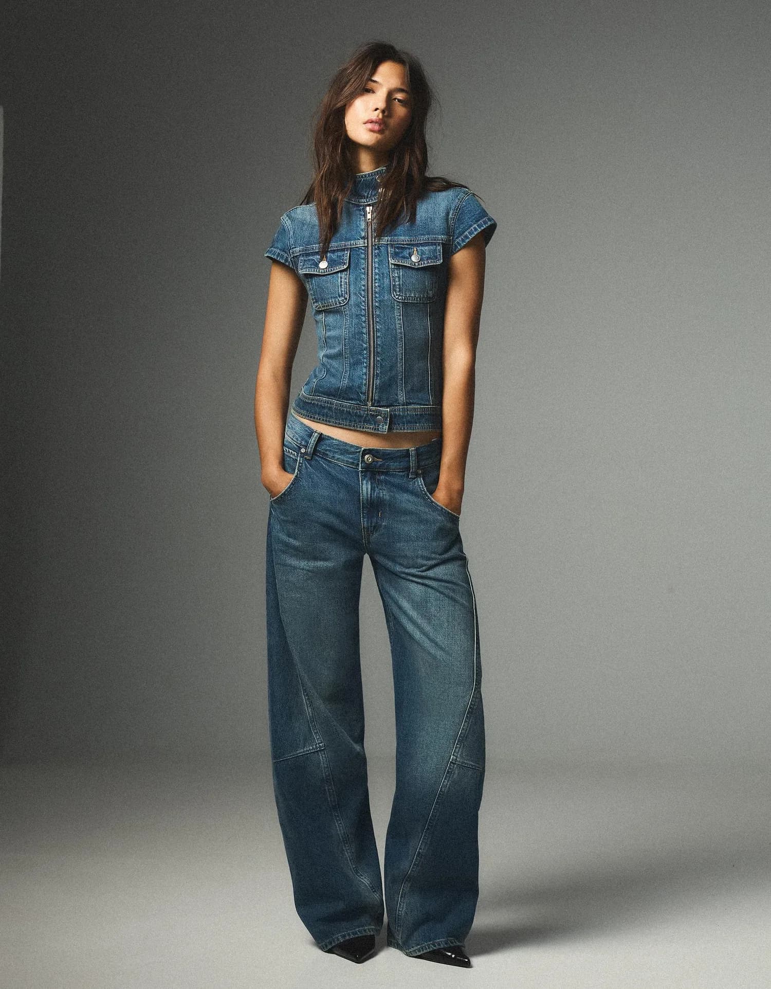 Jeans Barrel Cintura Baixa em Denim