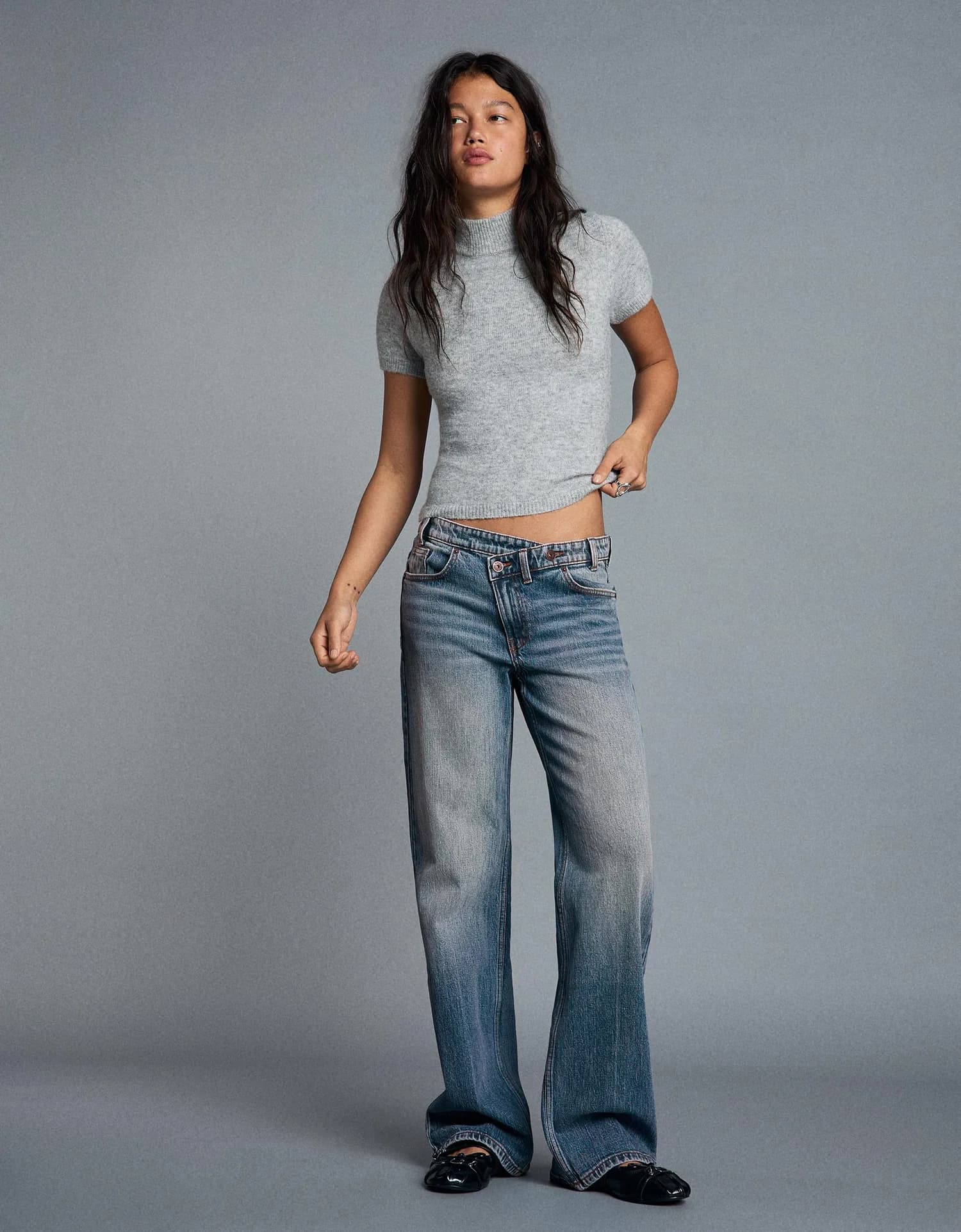 Calça Jeans Reta de Cintura Transpassada