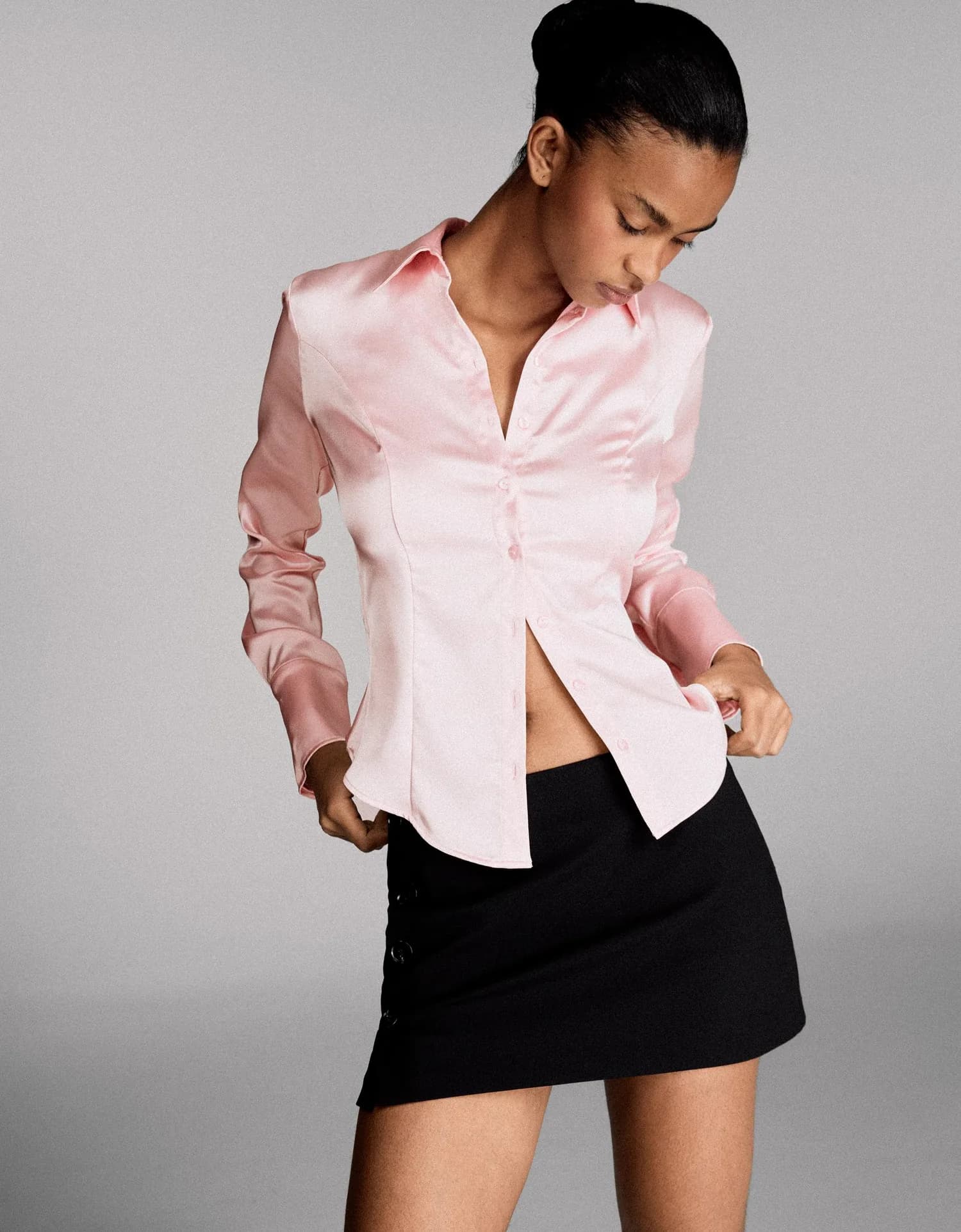 Camisa Acetinada Ajustada de Manga Longa