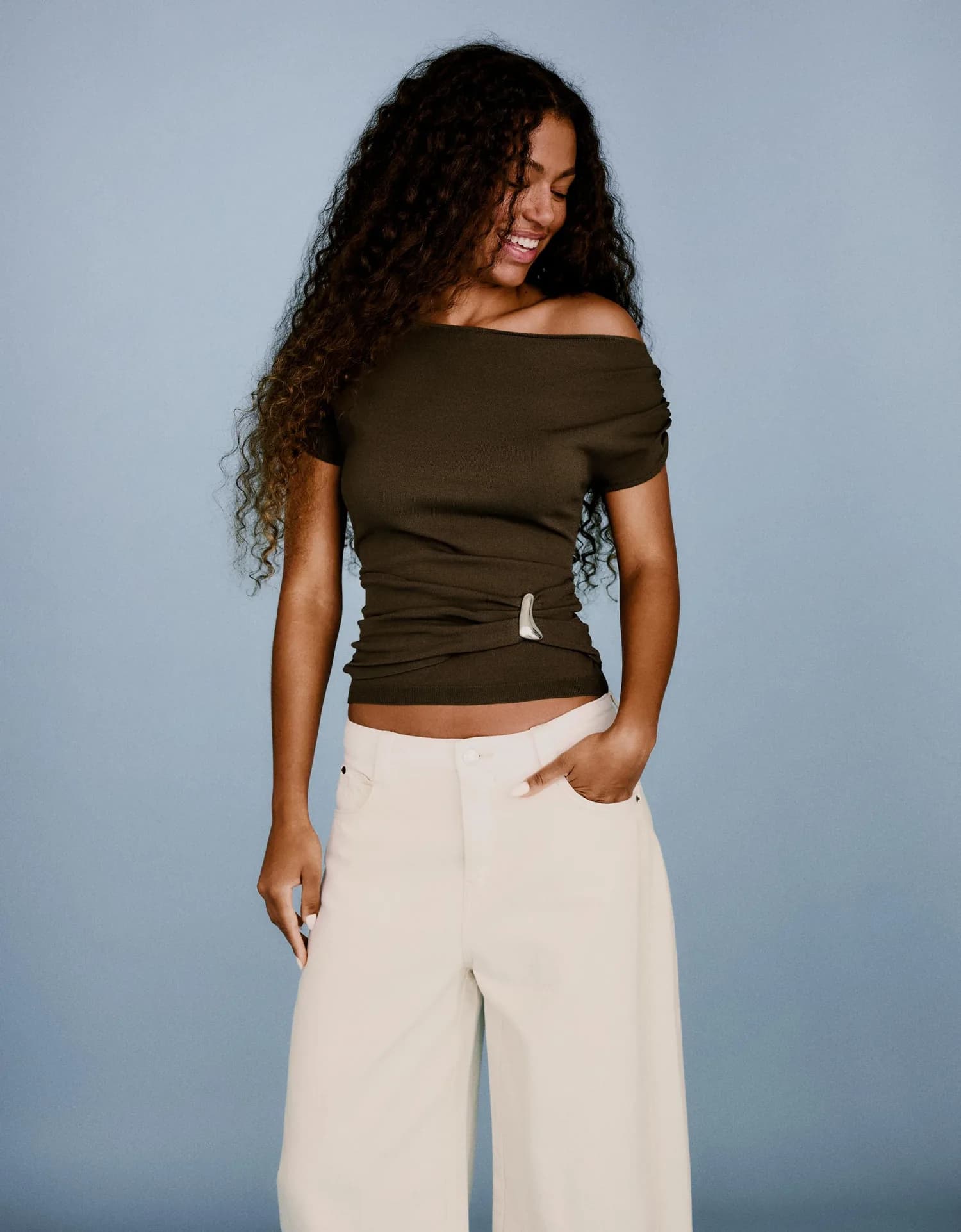 Blusa de Malha Assimétrica com Cinto