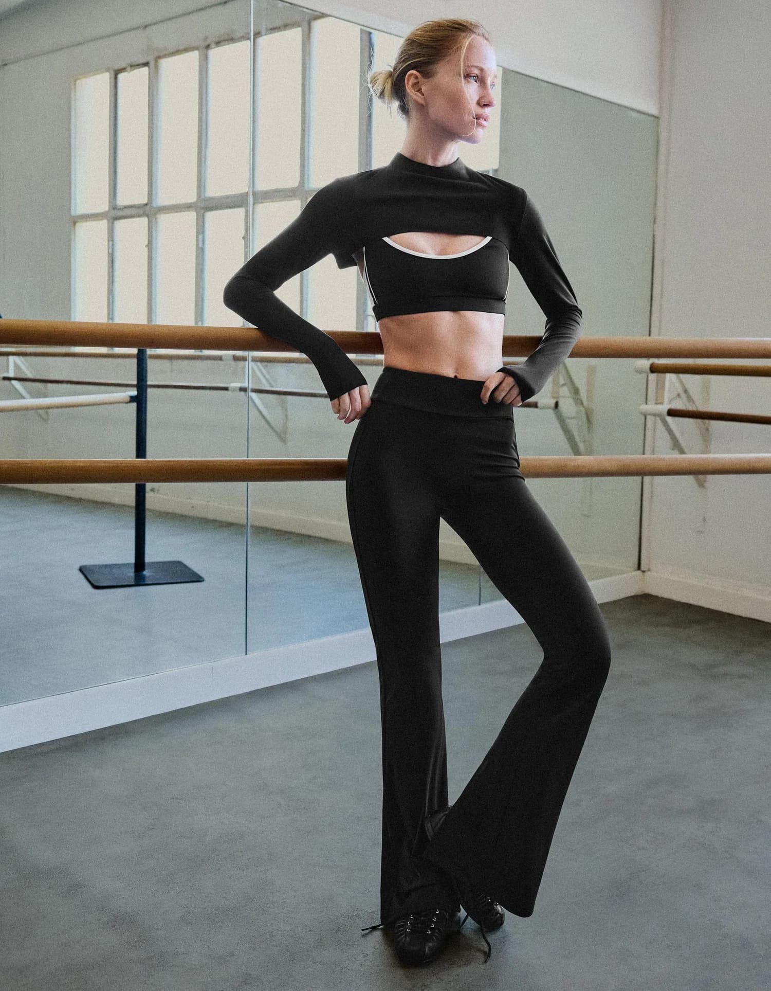 Calça Flare Esportiva de Secagem Rápida