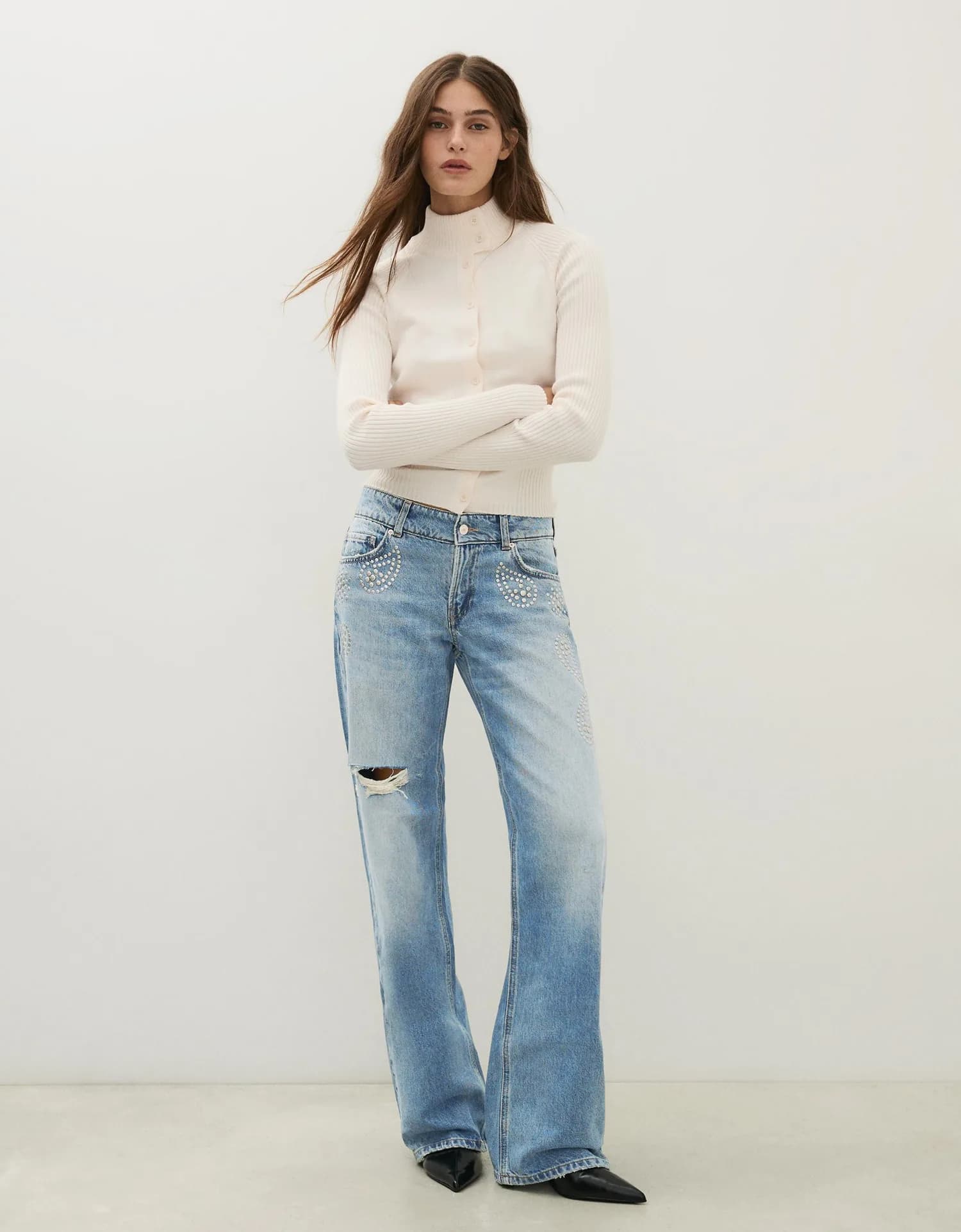 Calça Jeans Reta Cintura Média Tachada