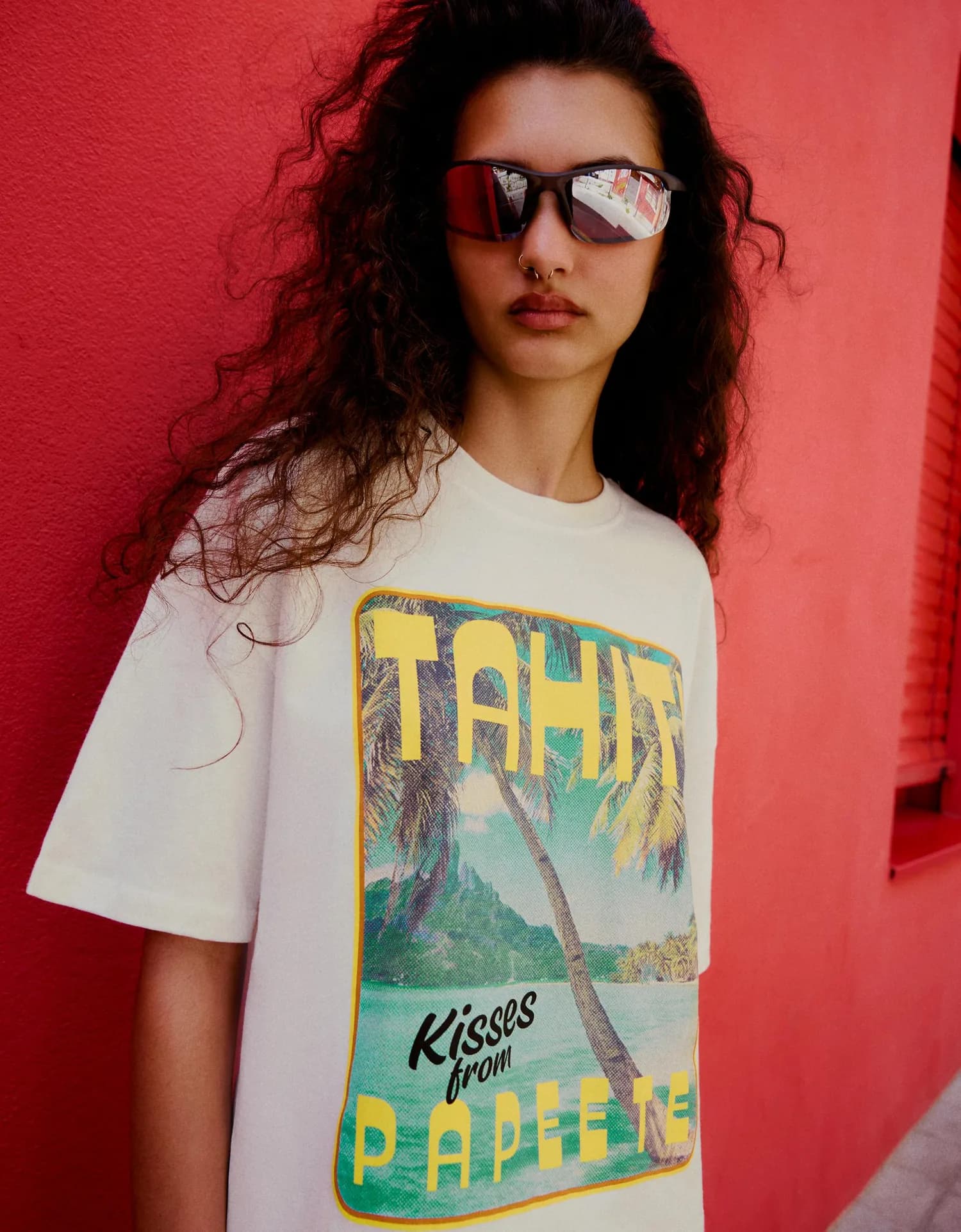 Camiseta Oversize com Estampa Urbana