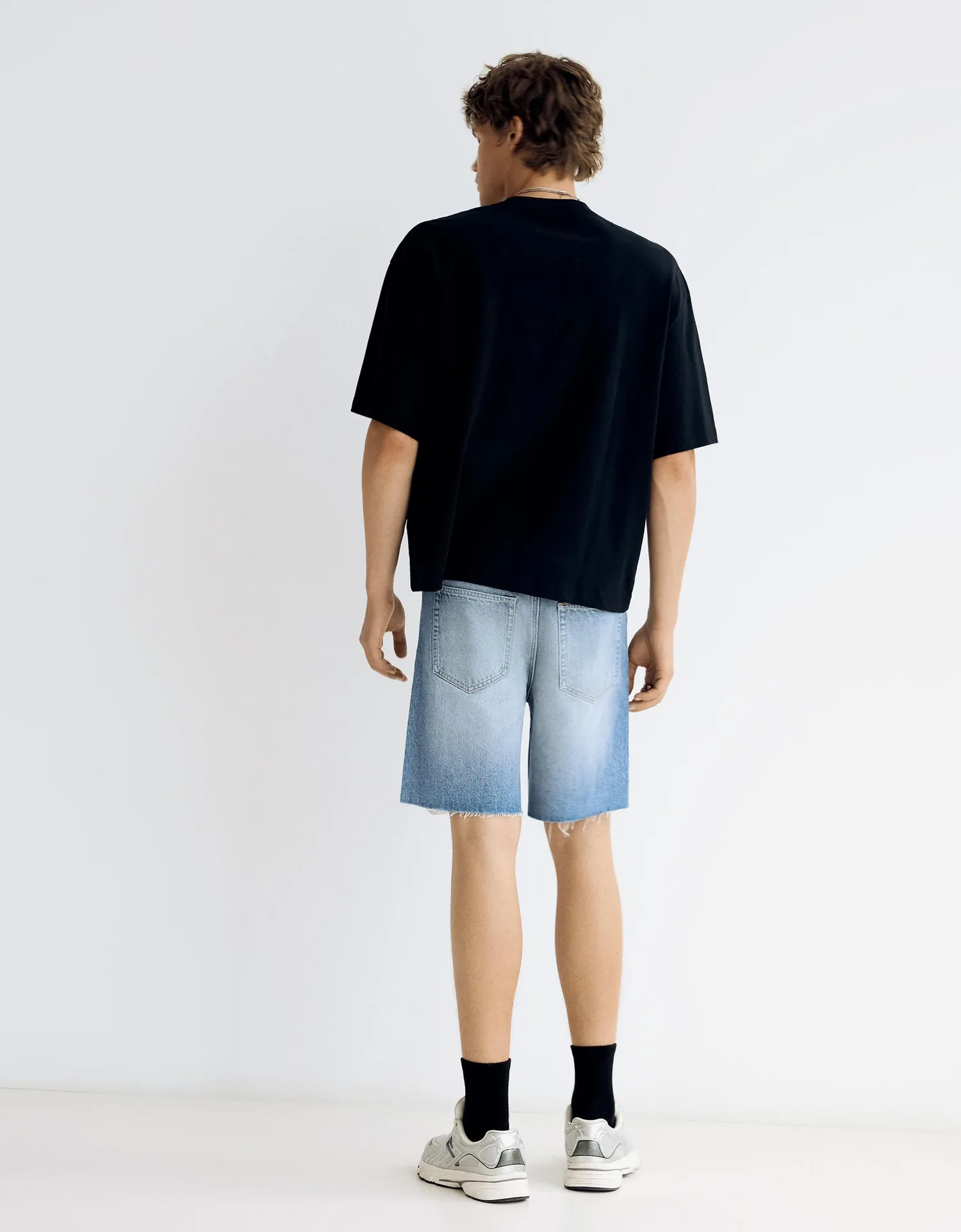Bermuda Jeans Básica com Rasgos