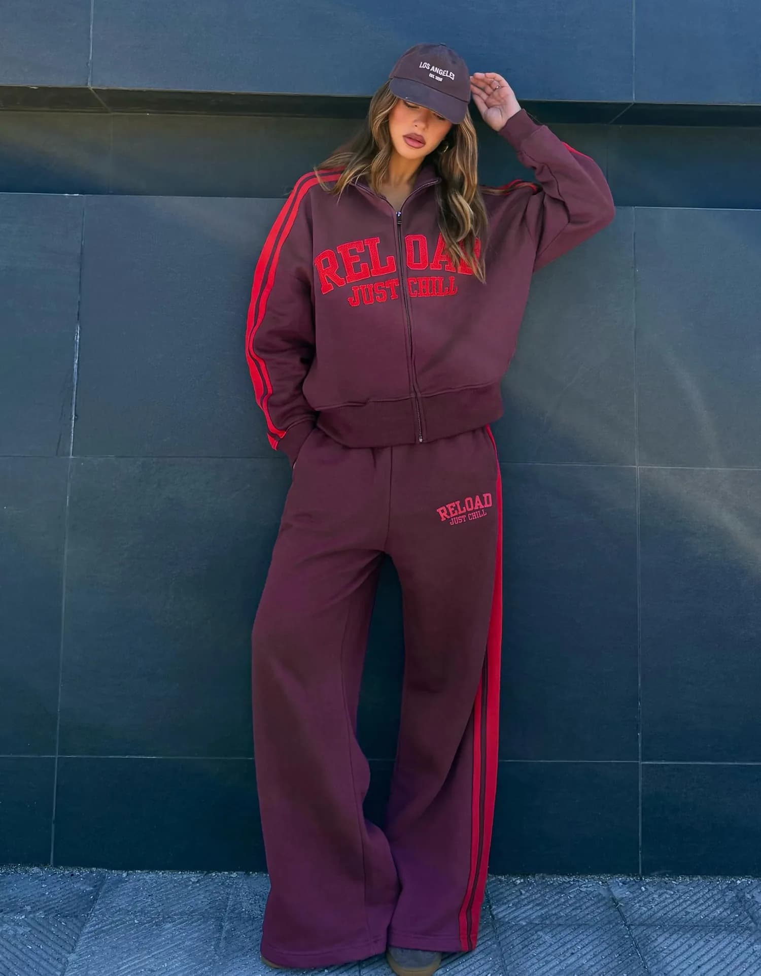 Calça de Moletom Perna Larga Bordada