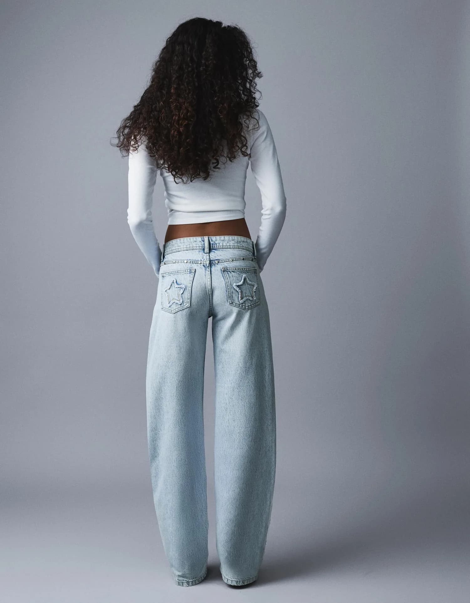 Calça Jeans Baggy com Tachas de Estrela
