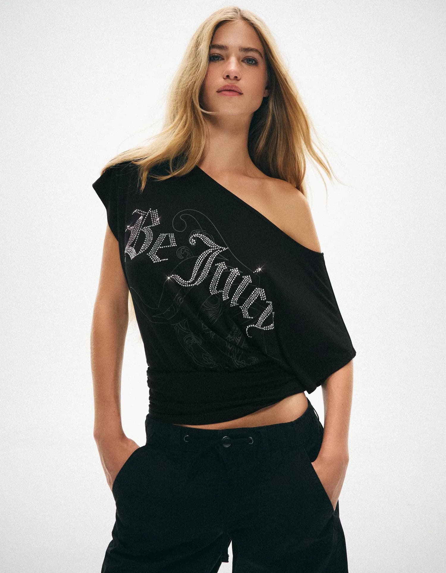 Camiseta Assimétrica Be Juicy com Strass
