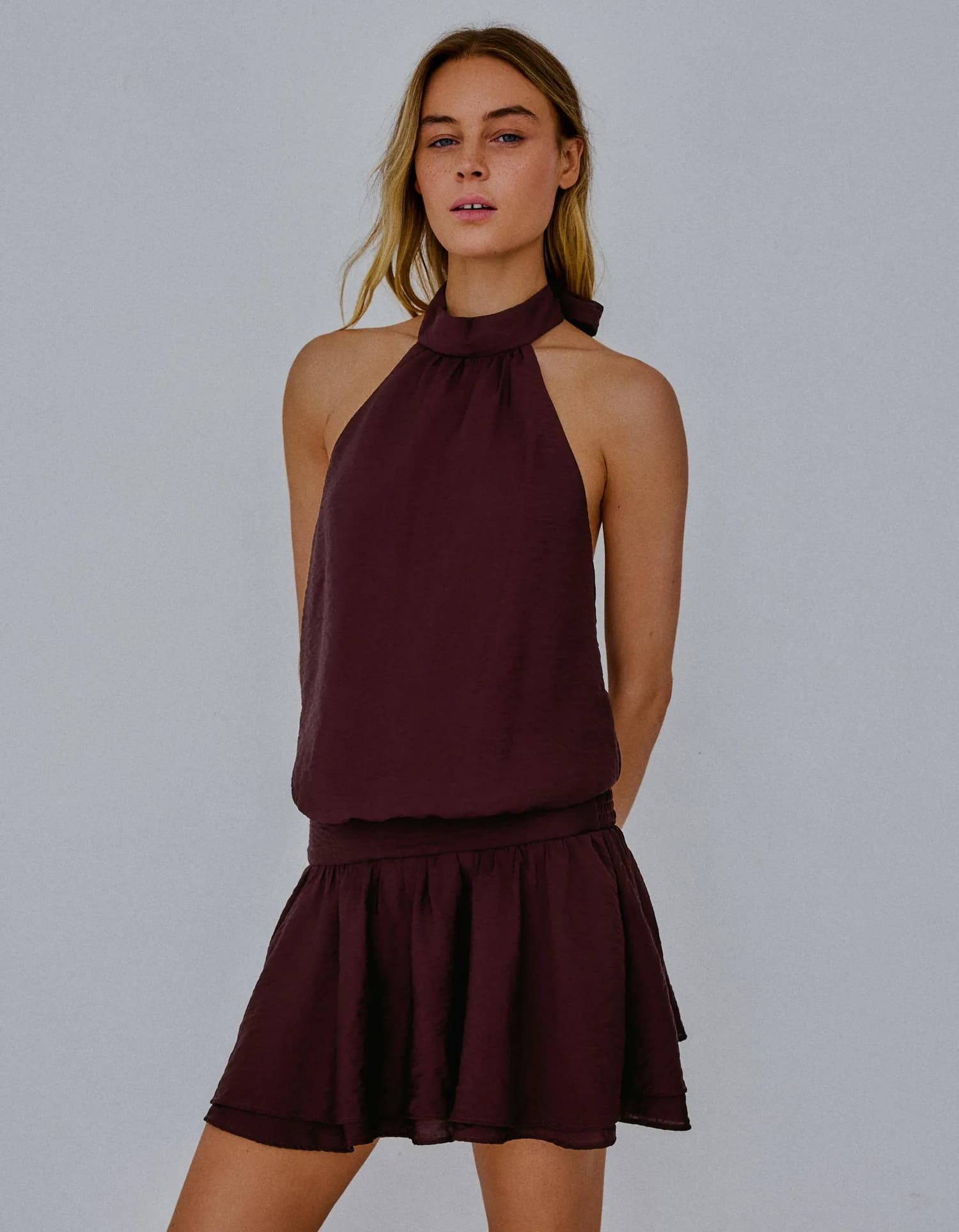 Vestido Mini Halter Costas Descobertas