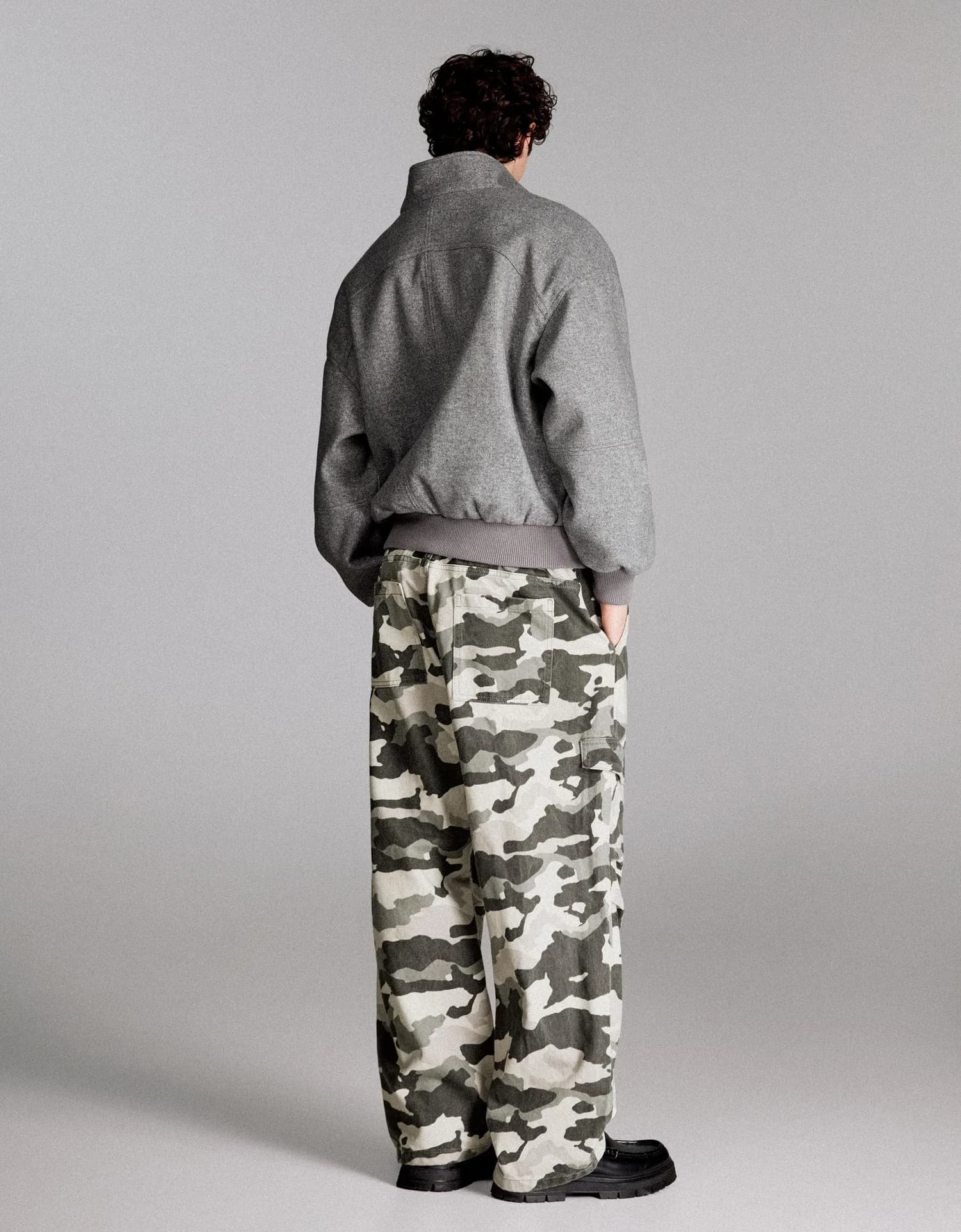 Calça Jeans Camuflada com Cordão
