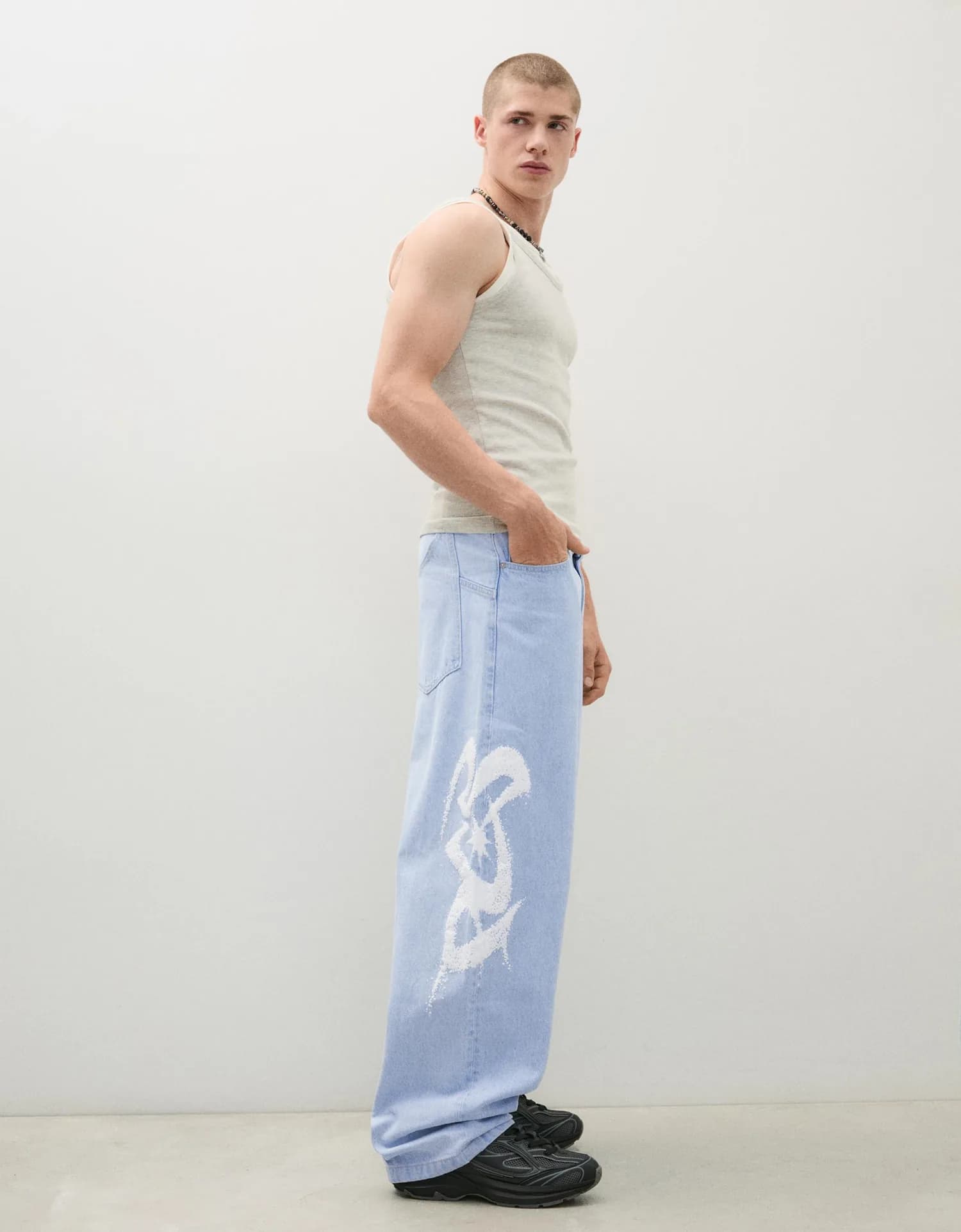 Calça Jeans Super Baggy com Estampa Lateral