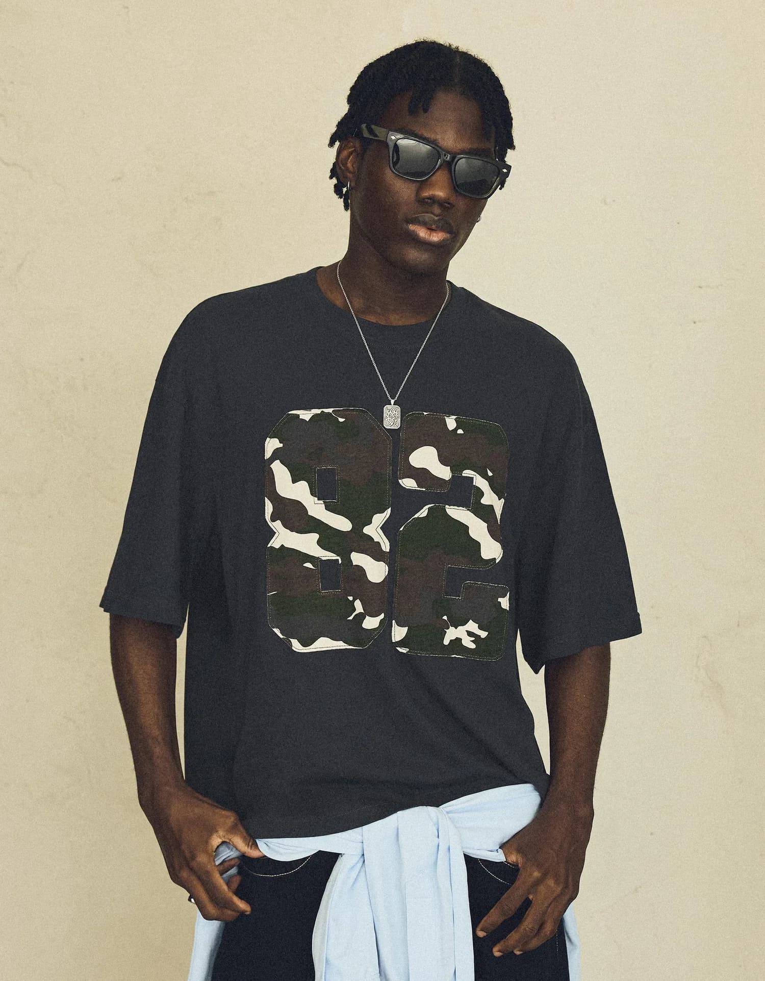 Camiseta com Patch Camuflado