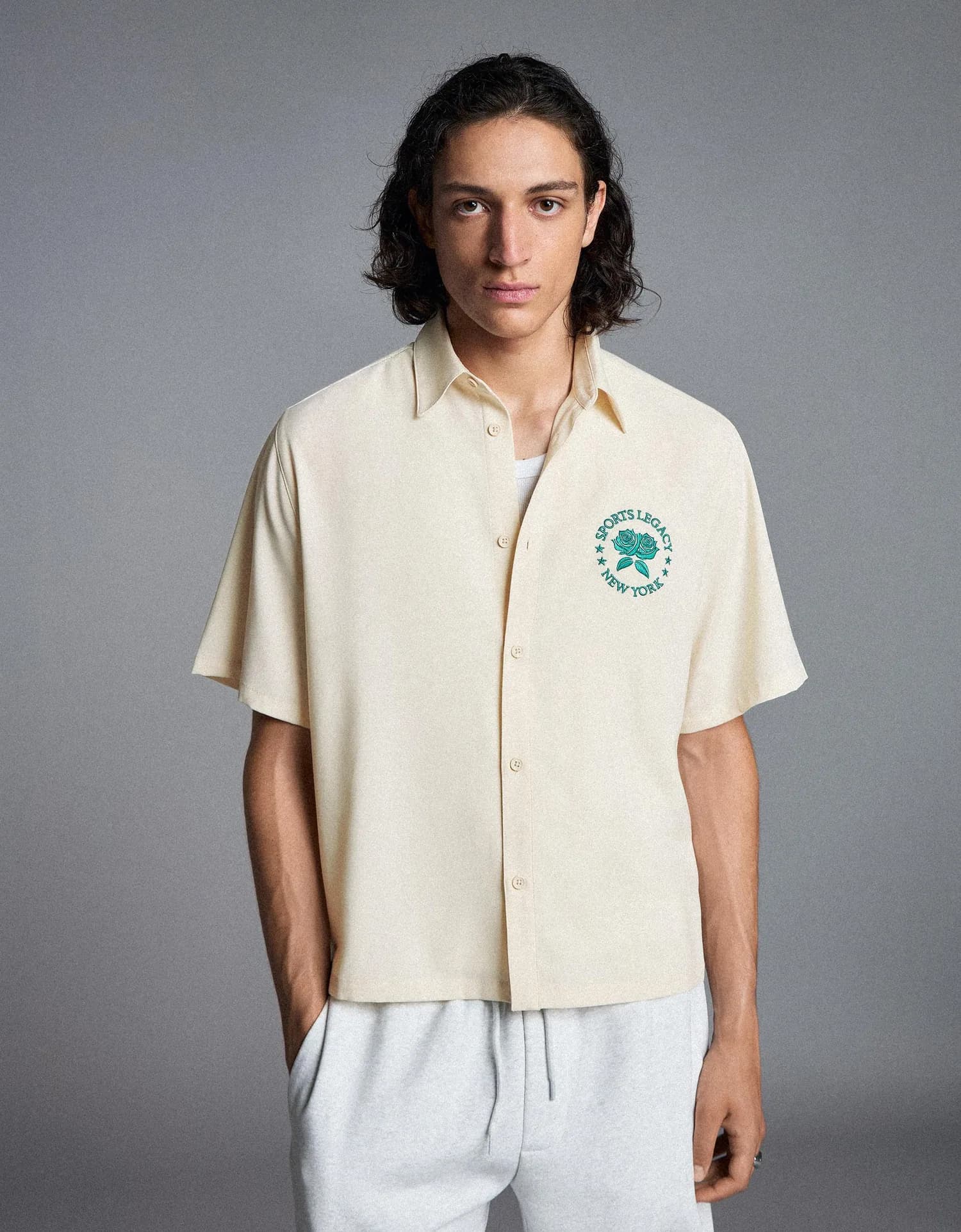 Camisa Bordada de Flores e Cidades