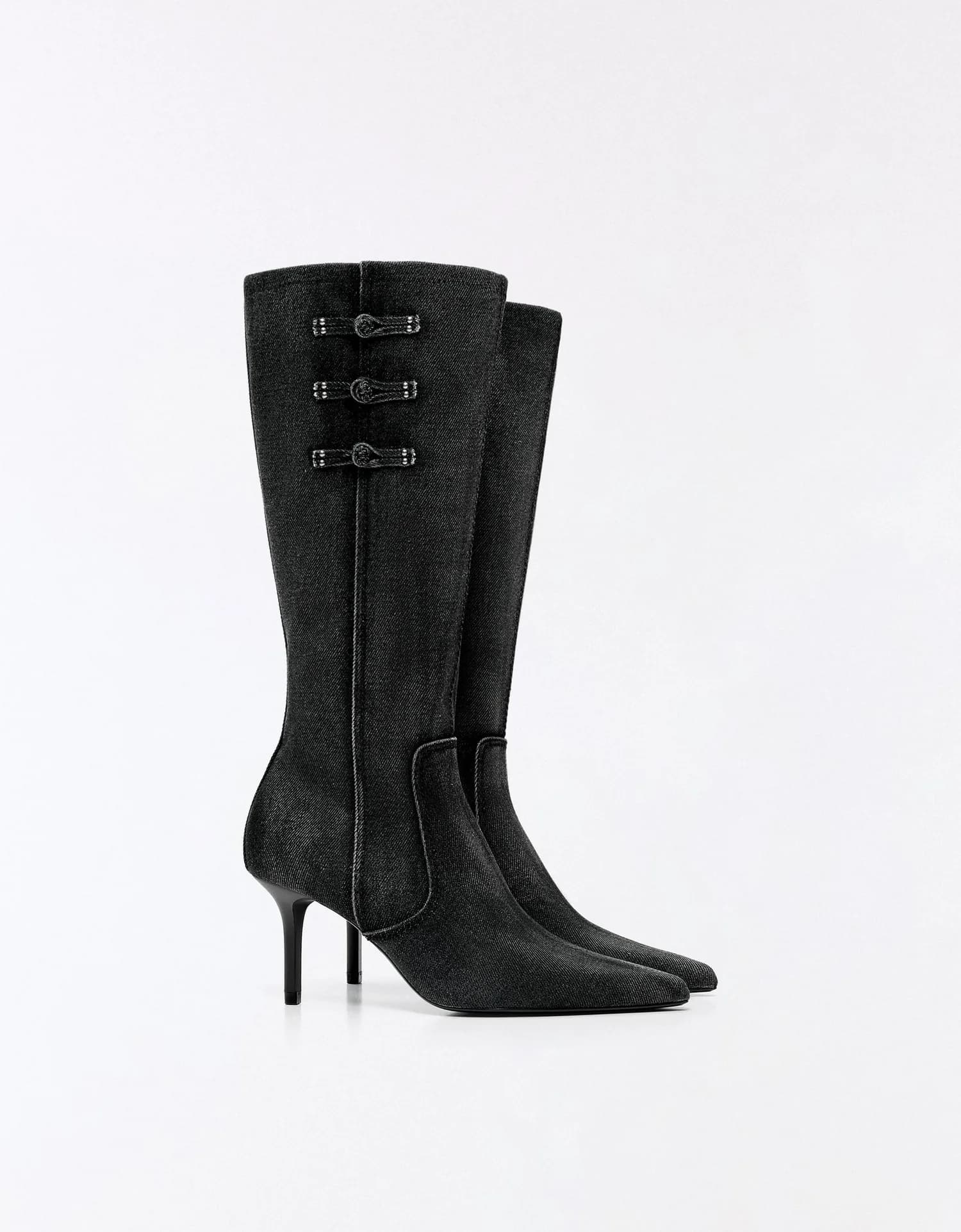 Bota de Salto em Denim com Alamares
